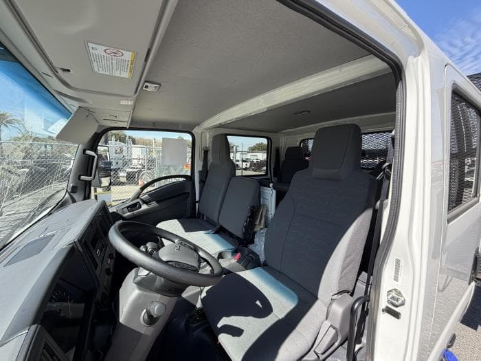 2026 Isuzu NPR — photo 13