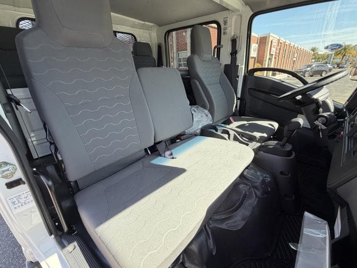 2026 Isuzu NPR — photo 18