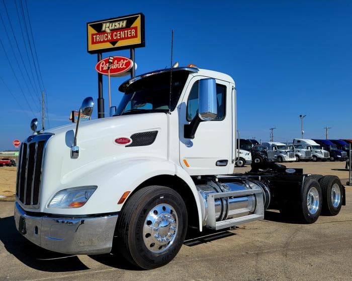 2021 Peterbilt 579 — photo 2