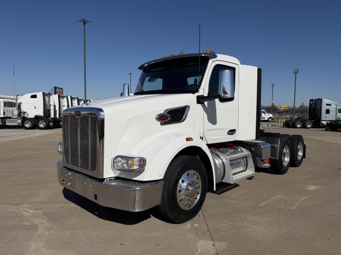 2023 Peterbilt 567 — photo 2