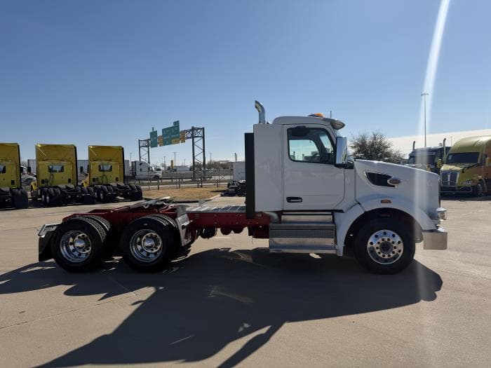 2023 Peterbilt 567 — photo 7