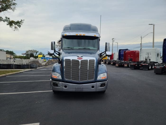 2021 Peterbilt 579 — photo 4