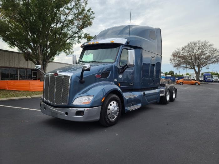 2021 Peterbilt 579 — photo 2