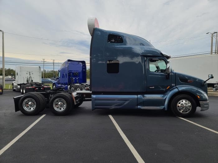 2021 Peterbilt 579 — photo 10