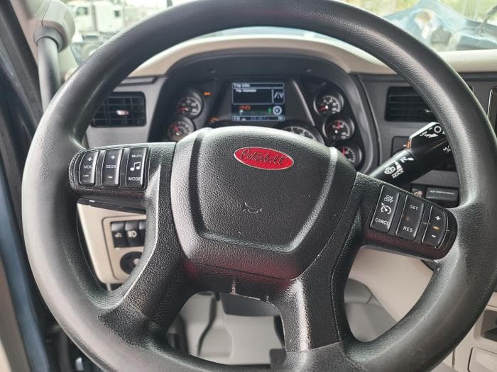 2021 Peterbilt 579 — photo 19