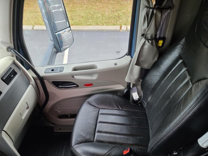 2021 Peterbilt 579 — photo 21