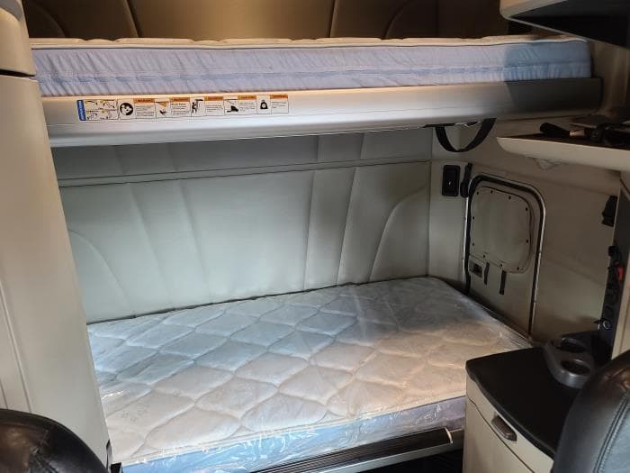 2021 Peterbilt 579 — photo 26