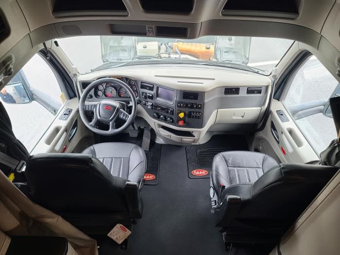 2021 Peterbilt 579 — photo 27