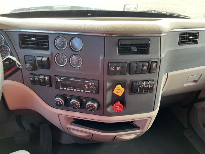 2022 Peterbilt 579 — photo 12