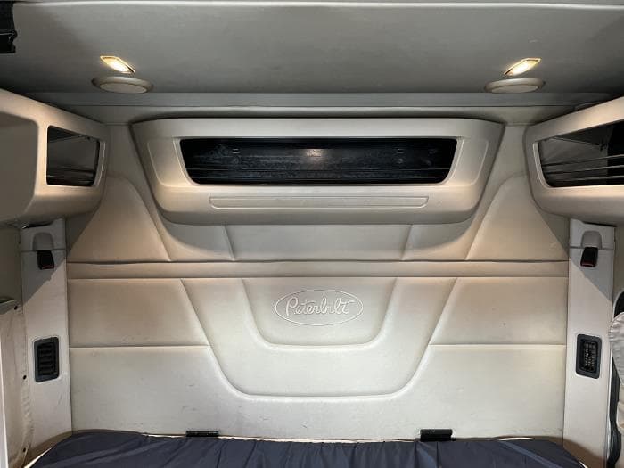 2022 Peterbilt 579 — photo 14