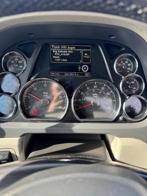 2021 Peterbilt 579 — photo 40