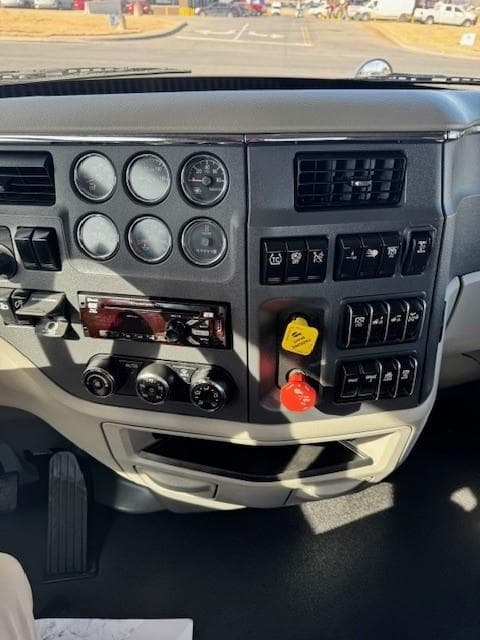 2021 Peterbilt 579 — photo 41