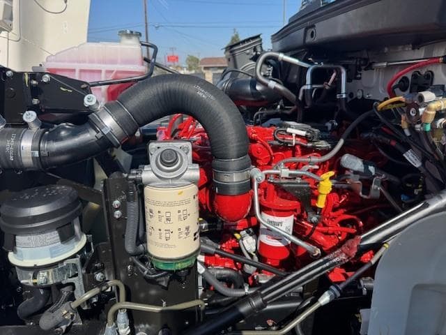 2025 Hino L6 — photo 11