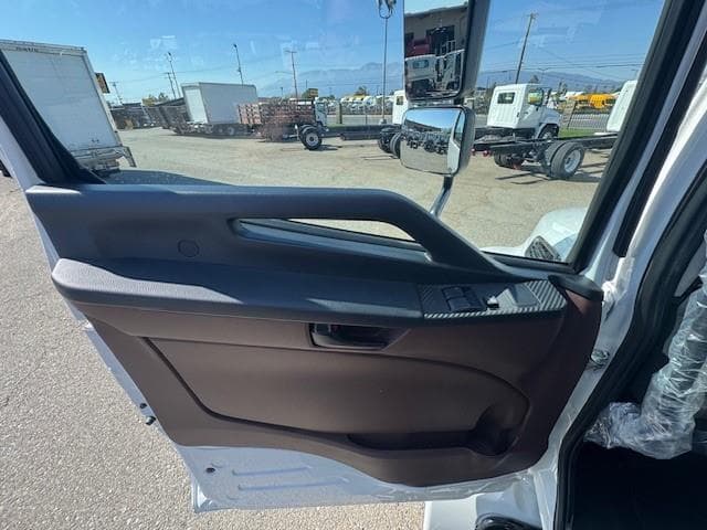 2025 Hino L6 — photo 12