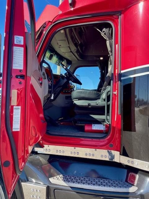 2021 Peterbilt 579 — photo 11