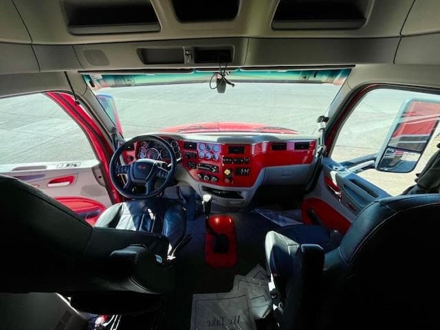 2021 Peterbilt 579 — photo 13