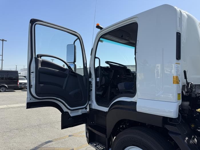 2026 Isuzu FTR — photo 12