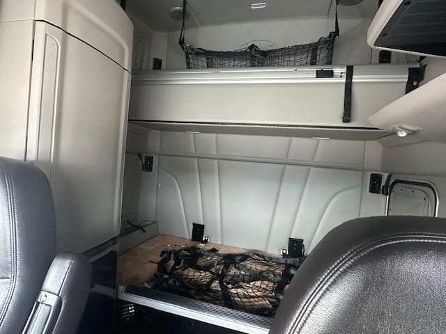 2026 Peterbilt 579 — photo 6