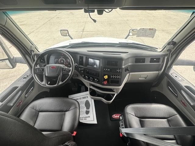 2026 Peterbilt 579 — photo 8