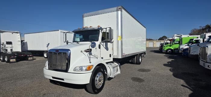 2020 Peterbilt 337 — photo 2