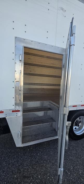 2020 Peterbilt 337 — photo 13