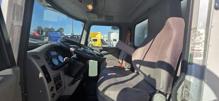 2020 Peterbilt 337 — photo 19