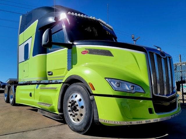 2022 Peterbilt 579 — photo 8