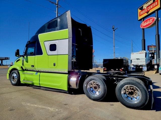 2022 Peterbilt 579 — photo 9