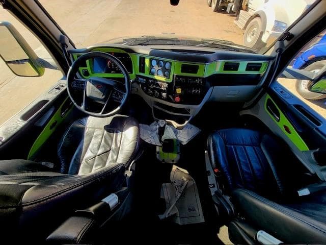 2022 Peterbilt 579 — photo 16