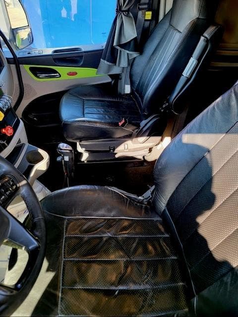 2022 Peterbilt 579 — photo 17