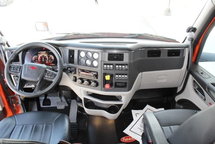 2023 Peterbilt 579 — photo 14