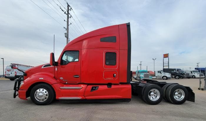 2021 Kenworth T680 — photo 5