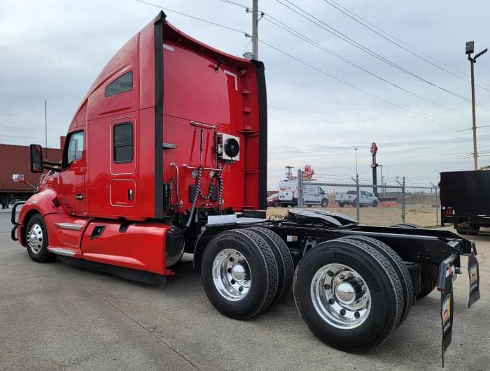 2021 Kenworth T680 — photo 7