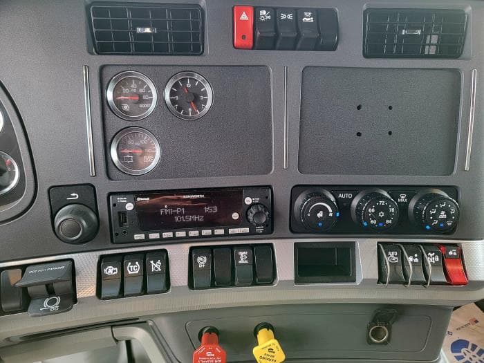 2021 Kenworth T680 — photo 17