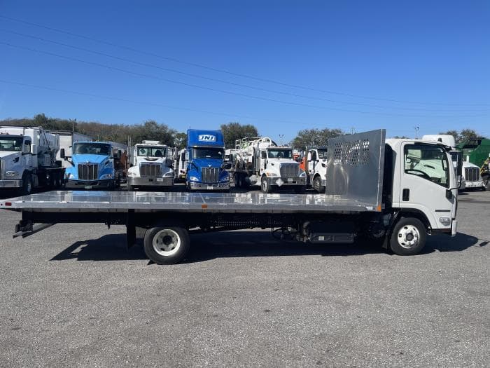 2025 Isuzu NPR — photo 7