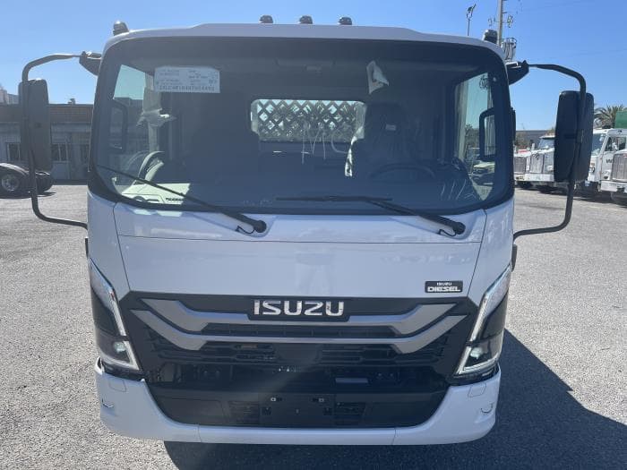 2025 Isuzu NPR — photo 9