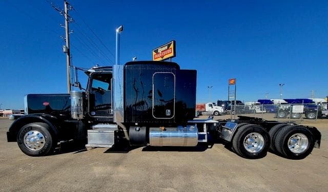 2022 Peterbilt 389 — photo 7