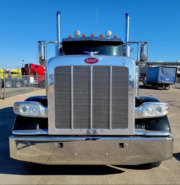 2022 Peterbilt 389 — photo 11