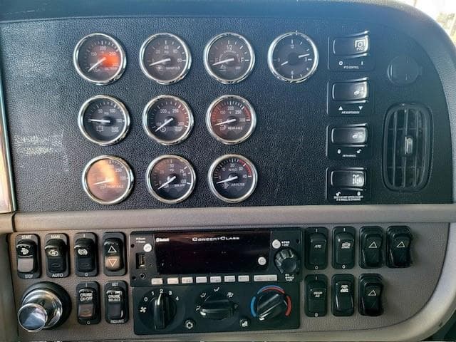 2022 Peterbilt 389 — photo 16