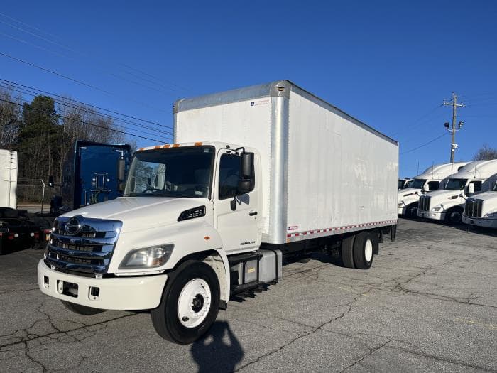 2017 Hino 268 — photo 3