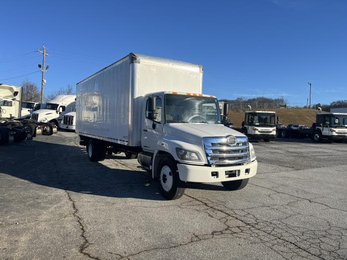 2017 Hino 268 — photo 5