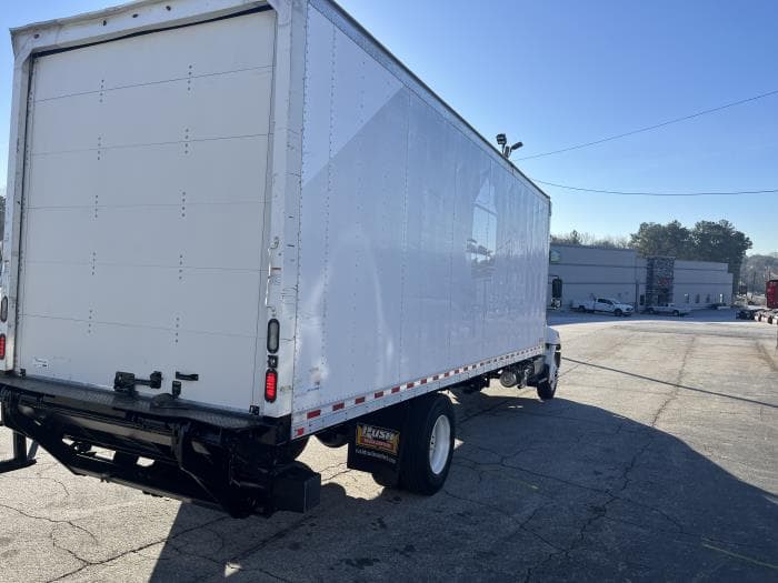 2017 Hino 268 — photo 9