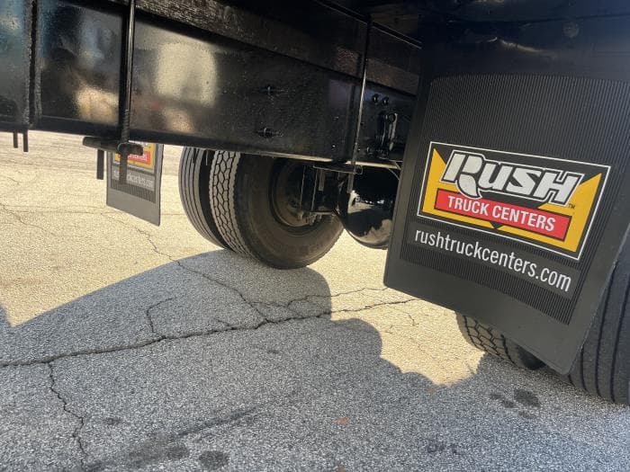 2017 Hino 268 — photo 11