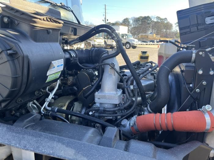 2017 Hino 268 — photo 15