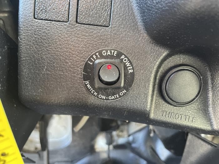 2017 Hino 268 — photo 17