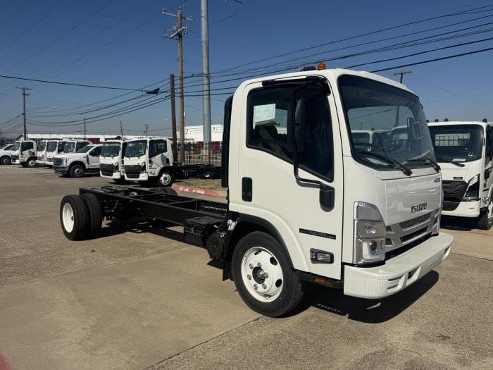 2026 Isuzu NPR — photo 8