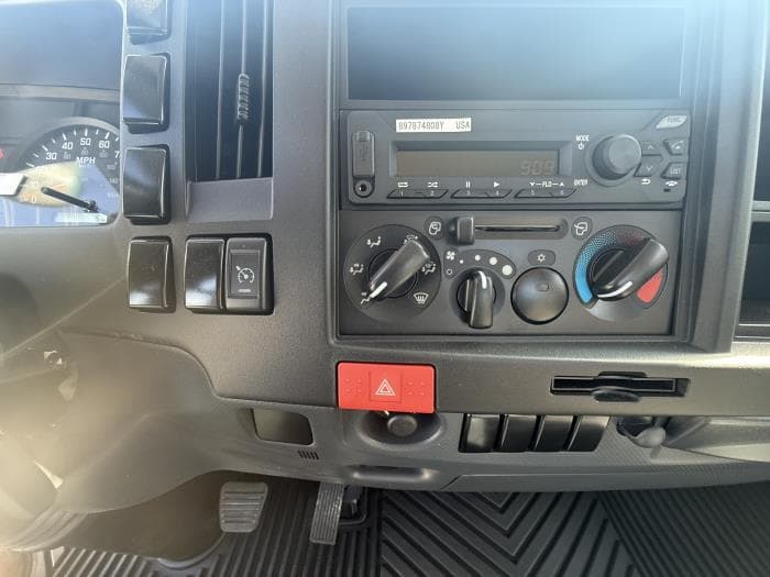 2026 Isuzu NPR — photo 11