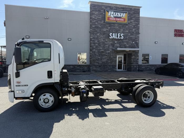 2026 Isuzu NPR — photo 3