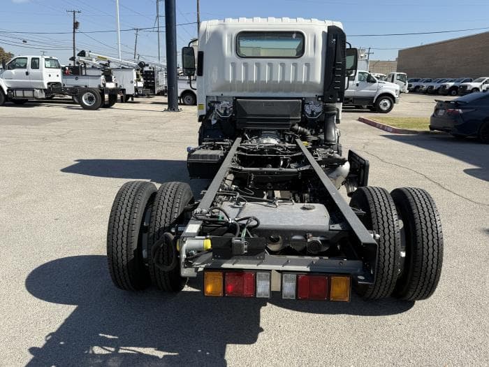 2026 Isuzu NPR — photo 5