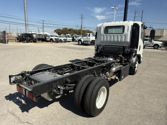 2026 Isuzu NPR — photo 6